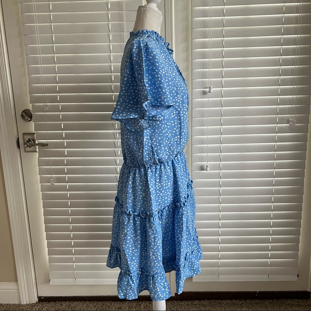 Short Flutter Sleeve Blue Floral Ruffle Skirt Sun Dress Tie Neck Sz Large Spring - Picture 6 of 12